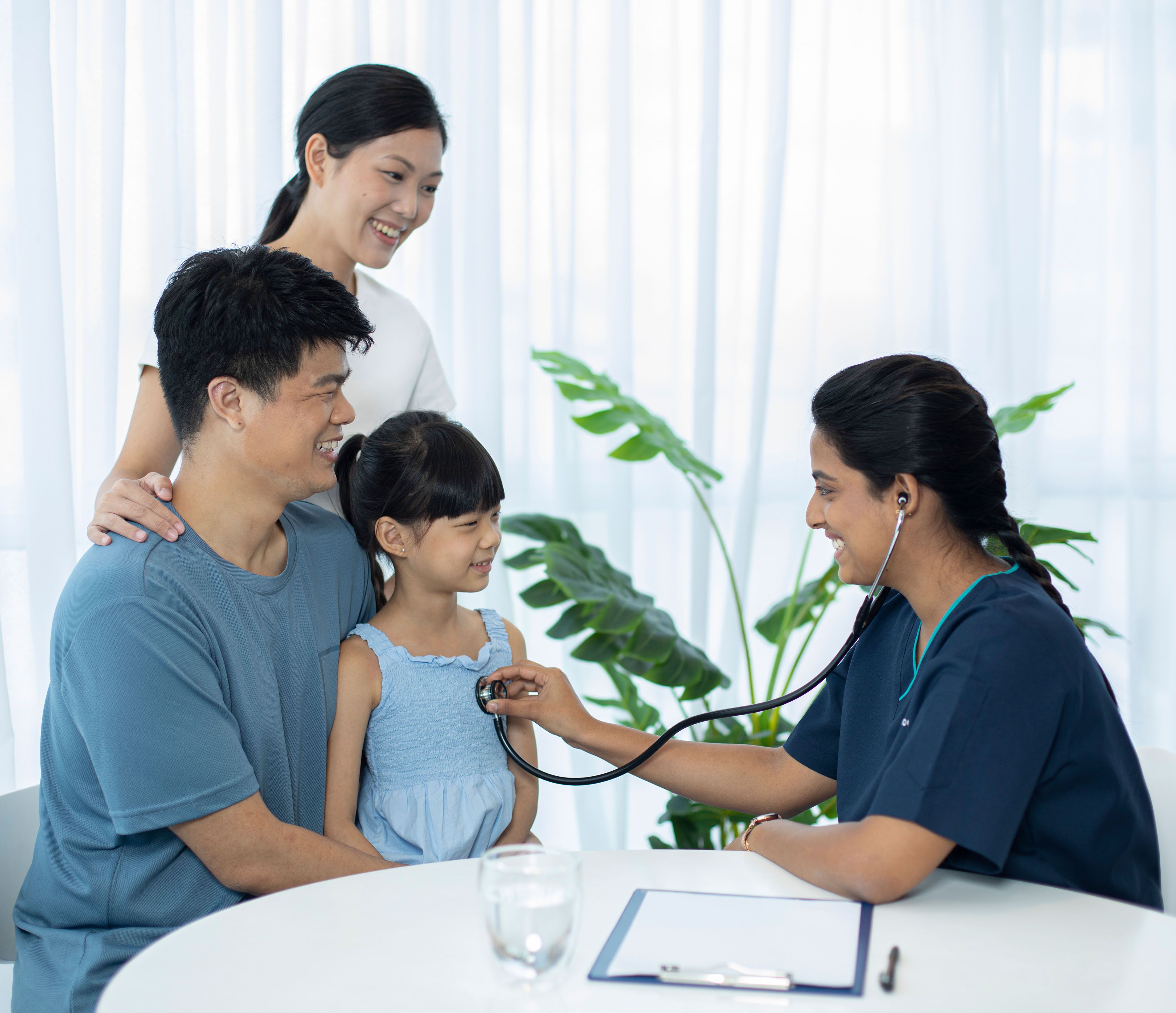 Speedoc doctor treating family member at home