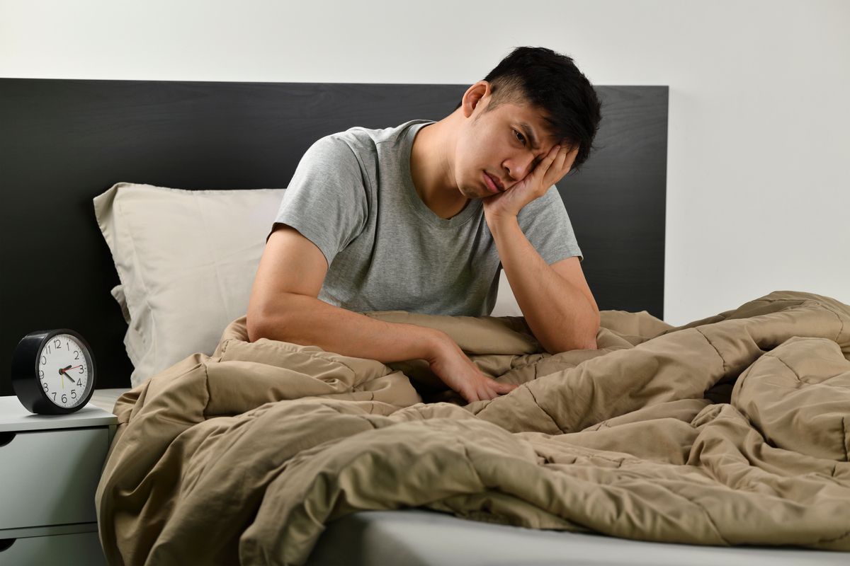 man on bed with sleeping problem